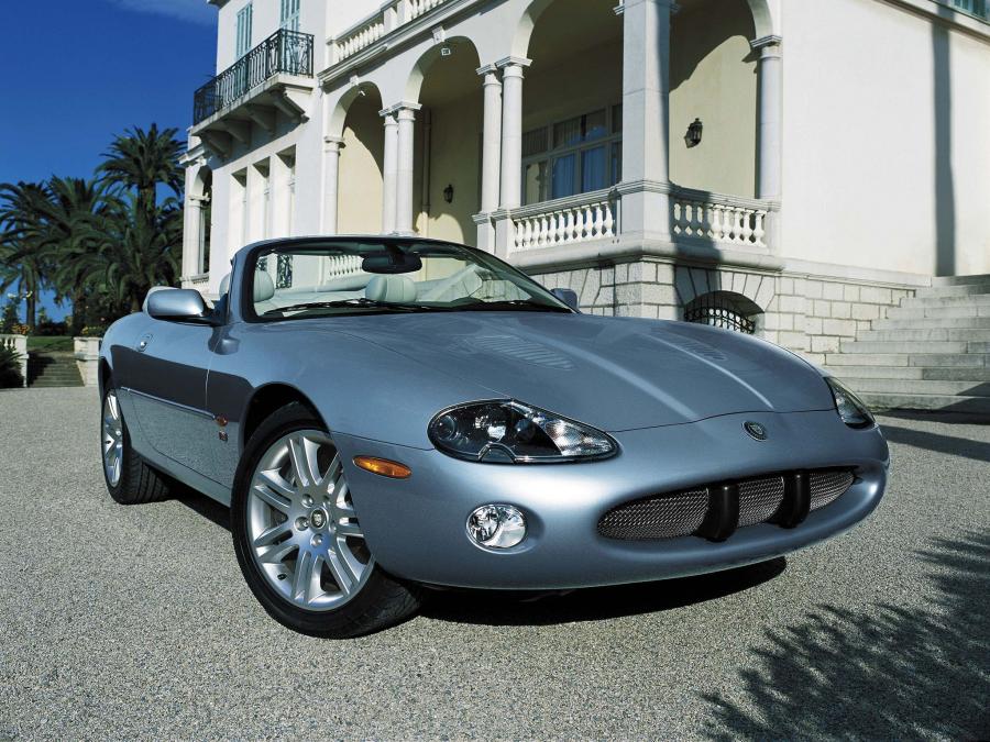  Jaguar XKR Convertible 2003 года  (фото 4 из 8)
